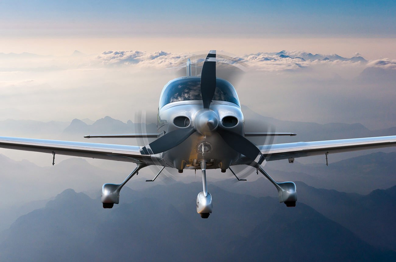 Privatplaneoraircraftflightsurroundedbymountainsandrocks.Frontviewcloseup2